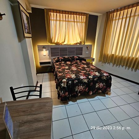 Hostal La Cascada Lima Exterior foto